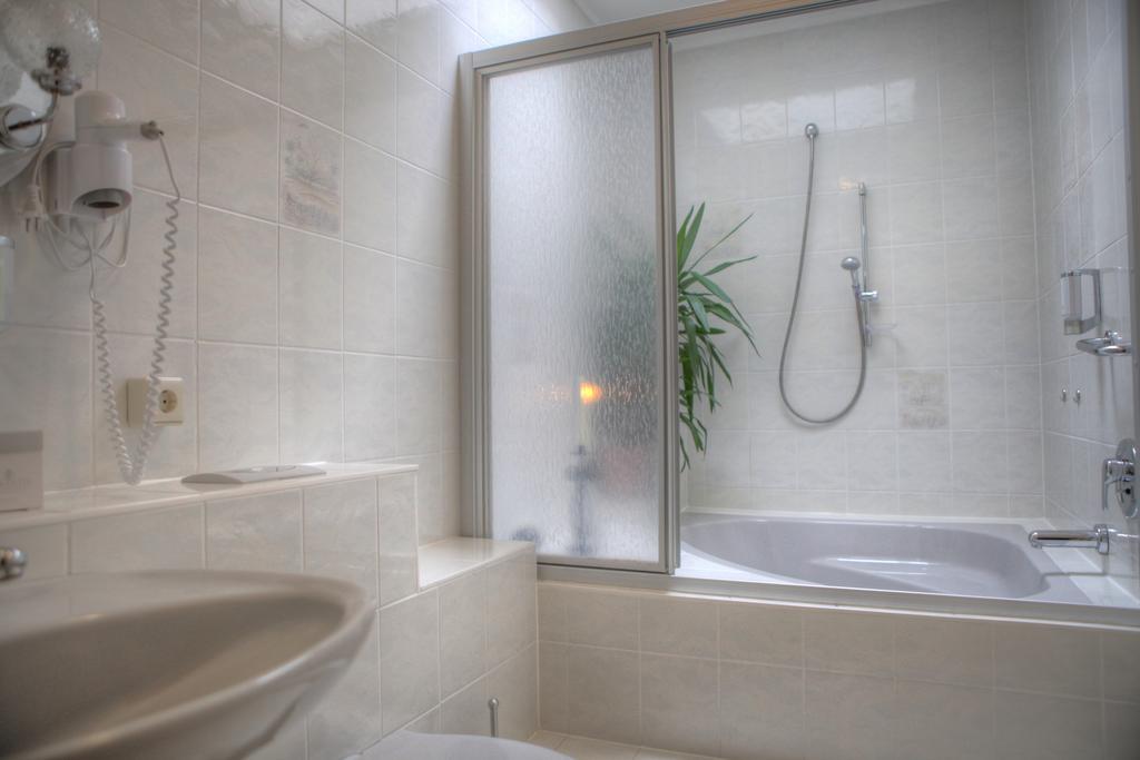 Romantik Hotel Zum Lindengarten Курорт Юнсдорф Стая снимка
