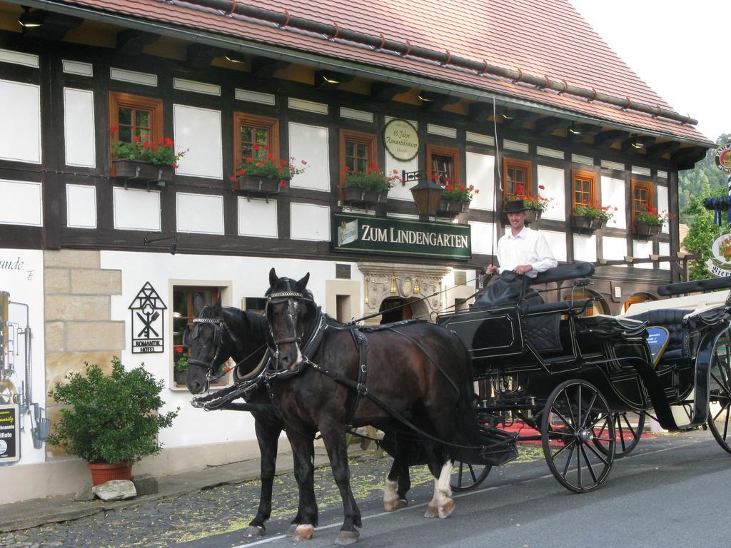 Romantik Hotel Zum Lindengarten Курорт Юнсдорф Екстериор снимка