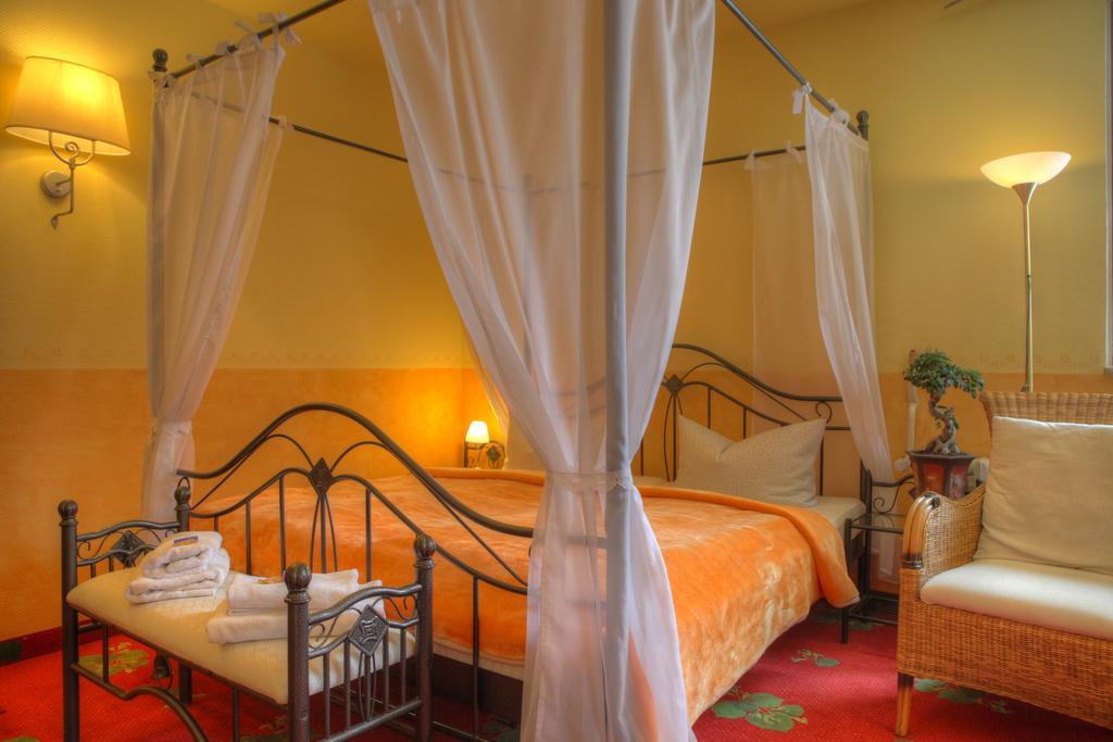 Romantik Hotel Zum Lindengarten Курорт Юнсдорф Стая снимка