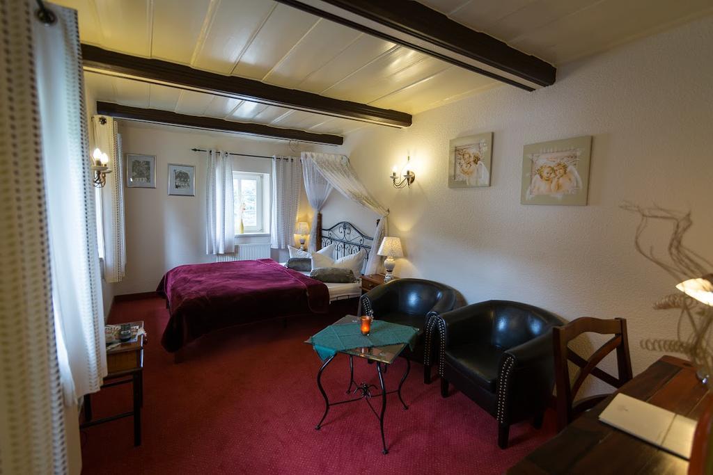 Romantik Hotel Zum Lindengarten Курорт Юнсдорф Екстериор снимка